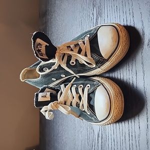 Black LowTop Converse Women's 7